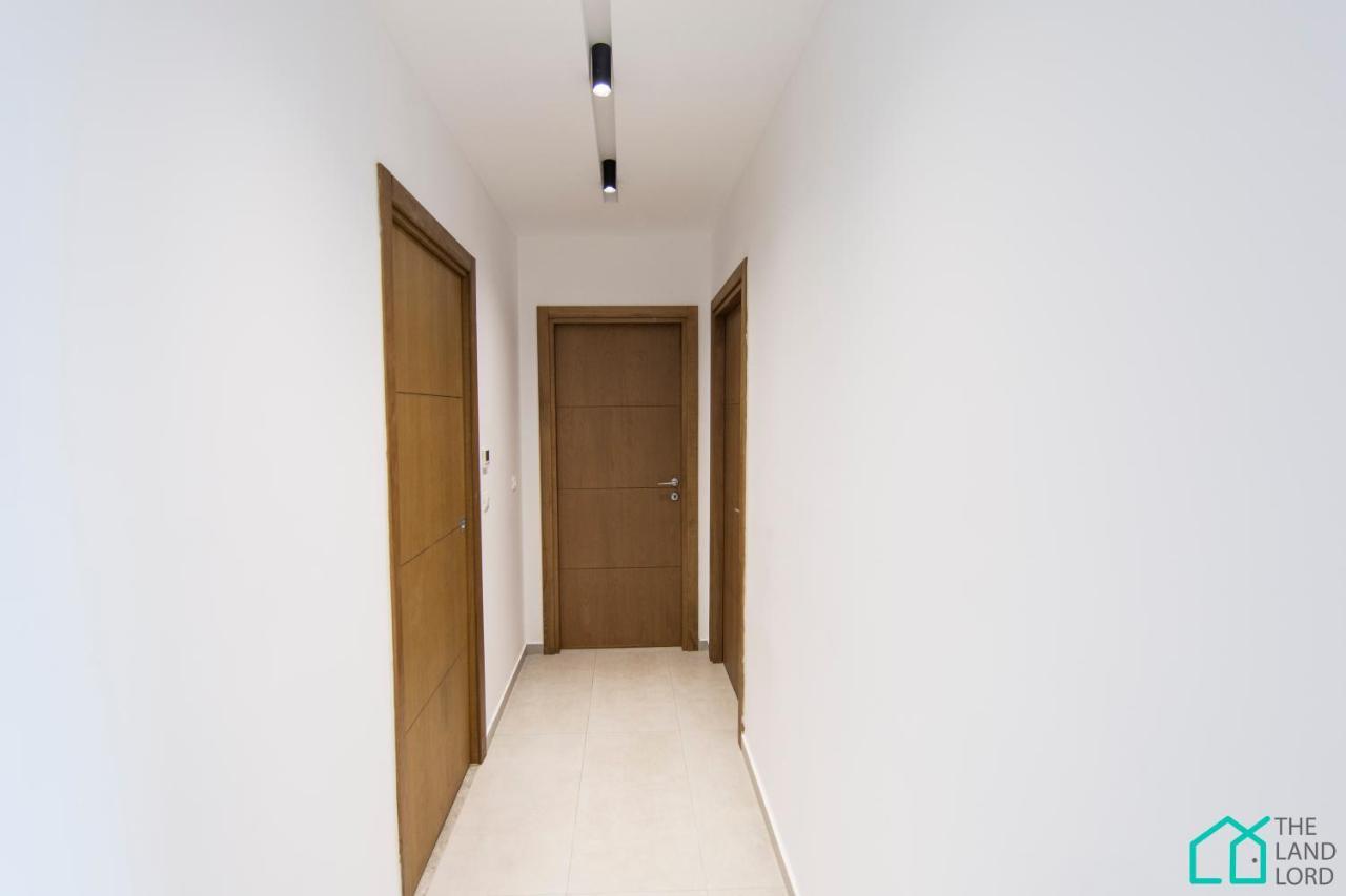 Sunset: Luxury With Gym In Lac 1 Apartment *