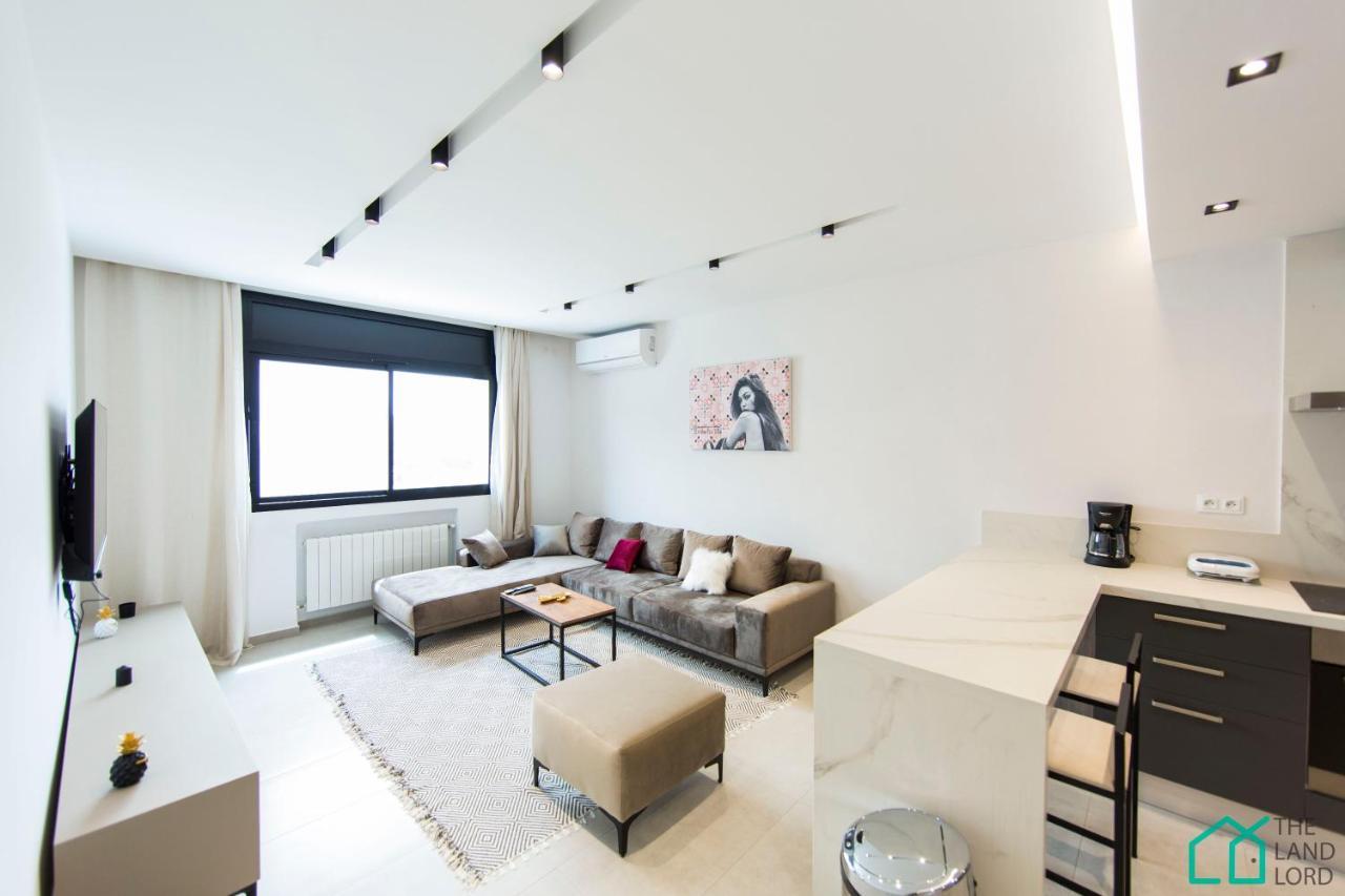 Sunset: Luxury With Gym In Lac 1 Apartment
